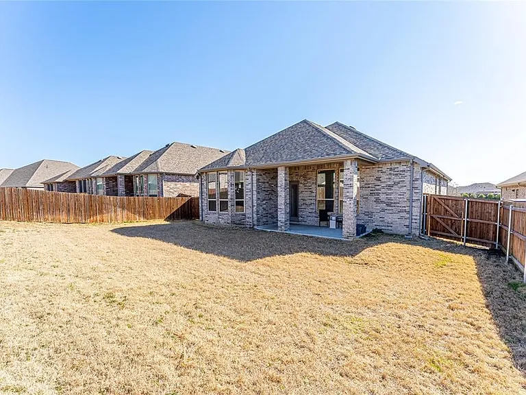 1593 Kessler Dr — Photo 18