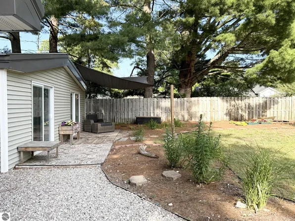 3826 Pearl St, Williamsburg, MI 49690