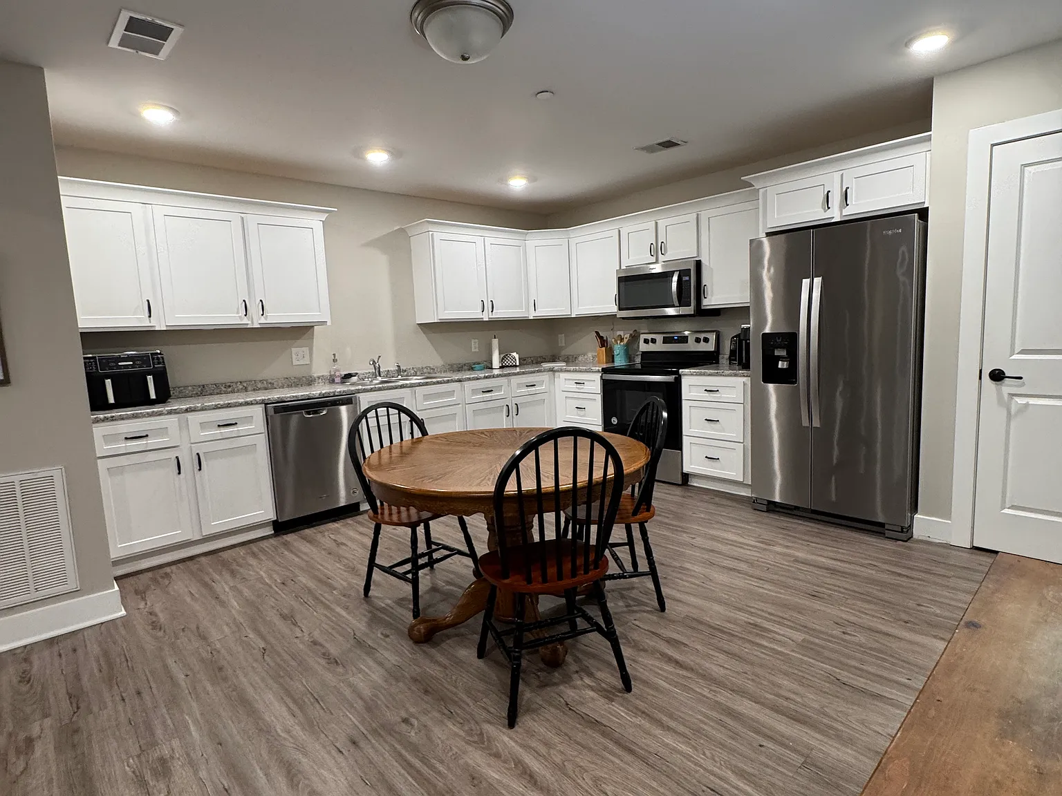 2 bed, 1322 sqft, $5,000 — Photo 4