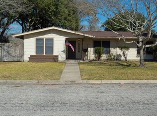 2008 E Walnut Ave, Victoria, TX 77901