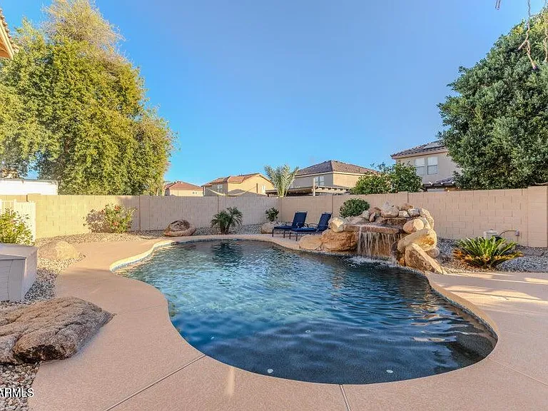10617 W Daley Ln — Photo 28