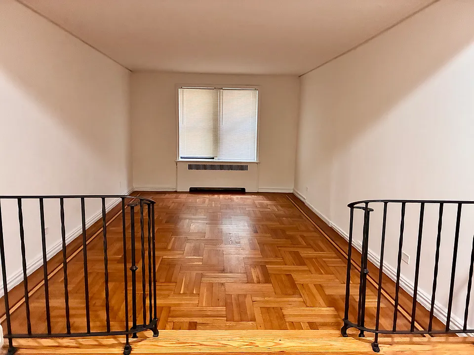 1 B St