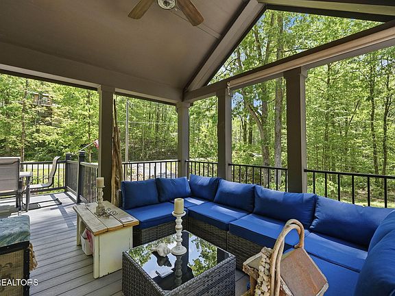 3rd image of 1429 Alpine Dr
