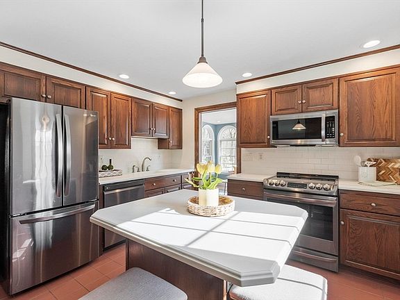 5th image of 84 Minott Rd