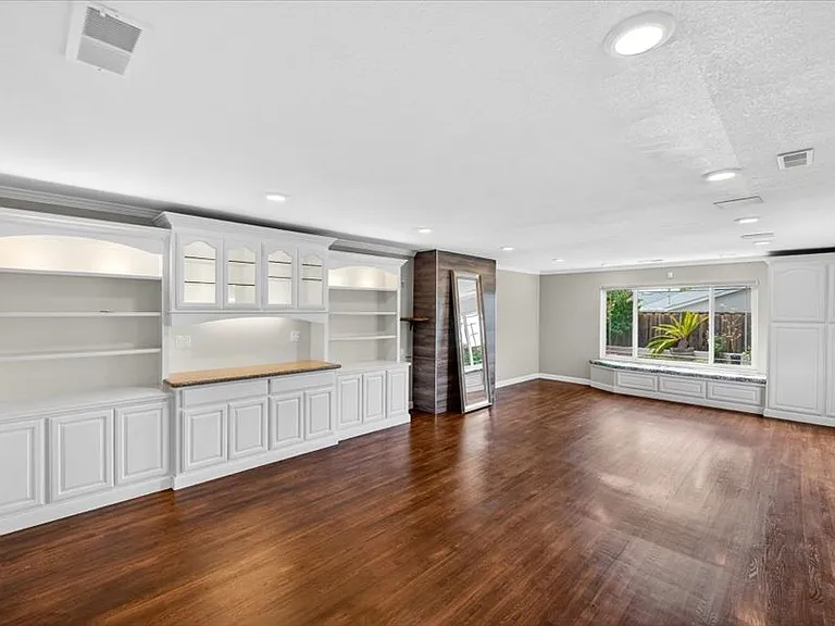 1559 Marietta Dr — Photo 3