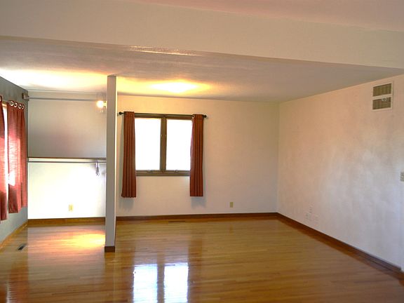 3rd image of 309 Rosemere Ln
