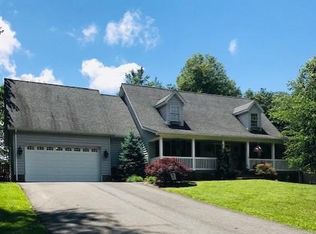 109 Quiet Oak St, Beaver, WV 25813