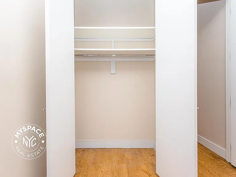 1872 Menahan St #1R — Photo 5