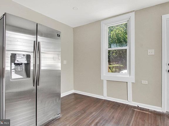 4th image of 2369 Canby St