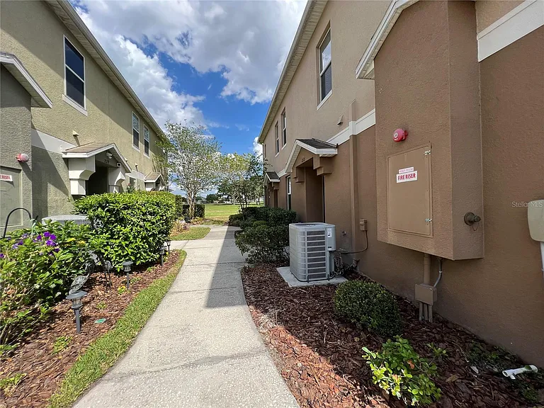 2137 Betsy Ross Ln #2137 — Photo 5