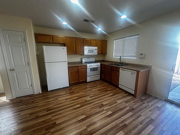 3rd image of 10901 Tomatillo Ln SE