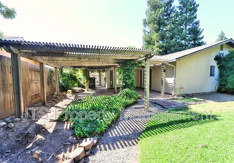 6830 Mellodora Dr — Photo 55