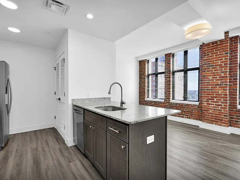 The Residences at Barnett — Photo 65