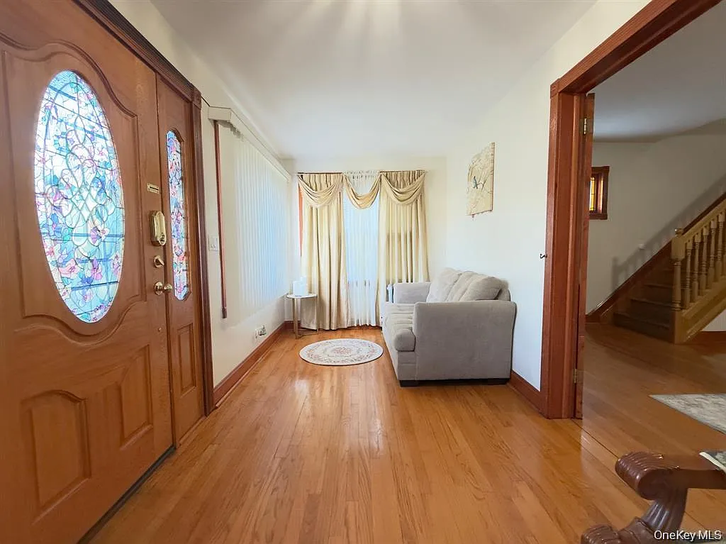 5 bed, 1.5 bath, 1408 sqft, $3,600 — Photo 3