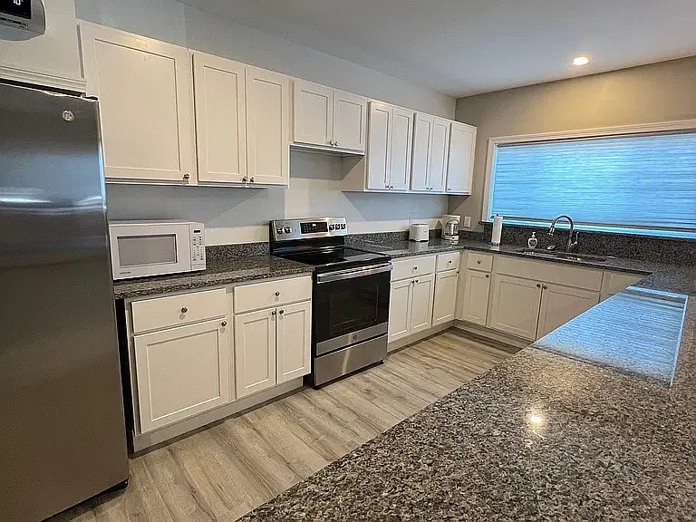 4-8 Jefferson Way — Photo 4