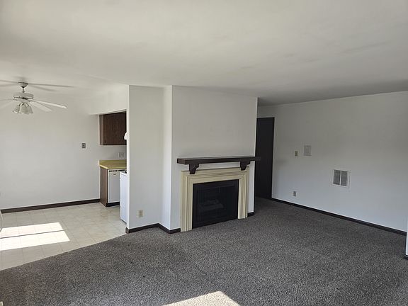 3rd image of 703 Stratford Dr E APT 9