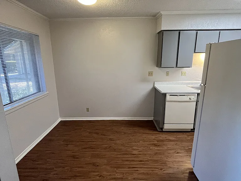 Juniper Springs Apartments — Photo 119