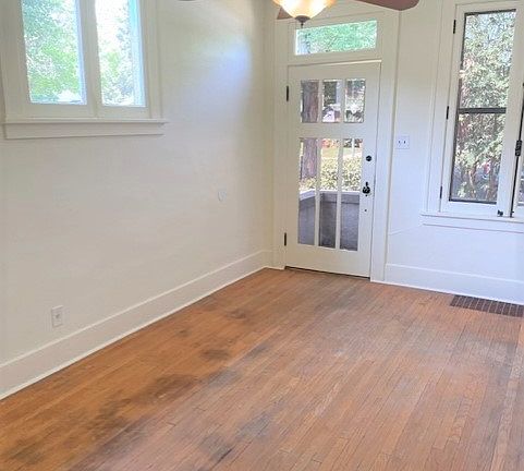 3rd image of 108 Lewis Ave