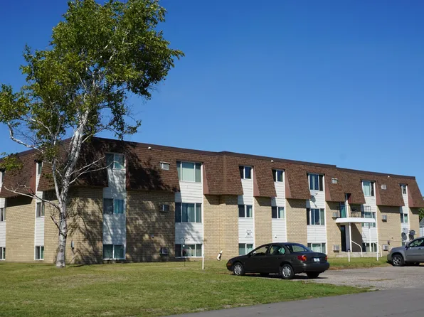 411 River St NE, Warroad, MN 56763