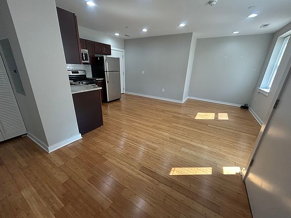3rd image of 3044 Richmond St #7D