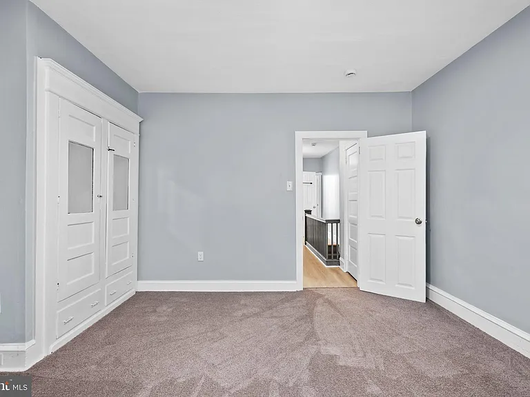 950 E Russell St — Photo 17