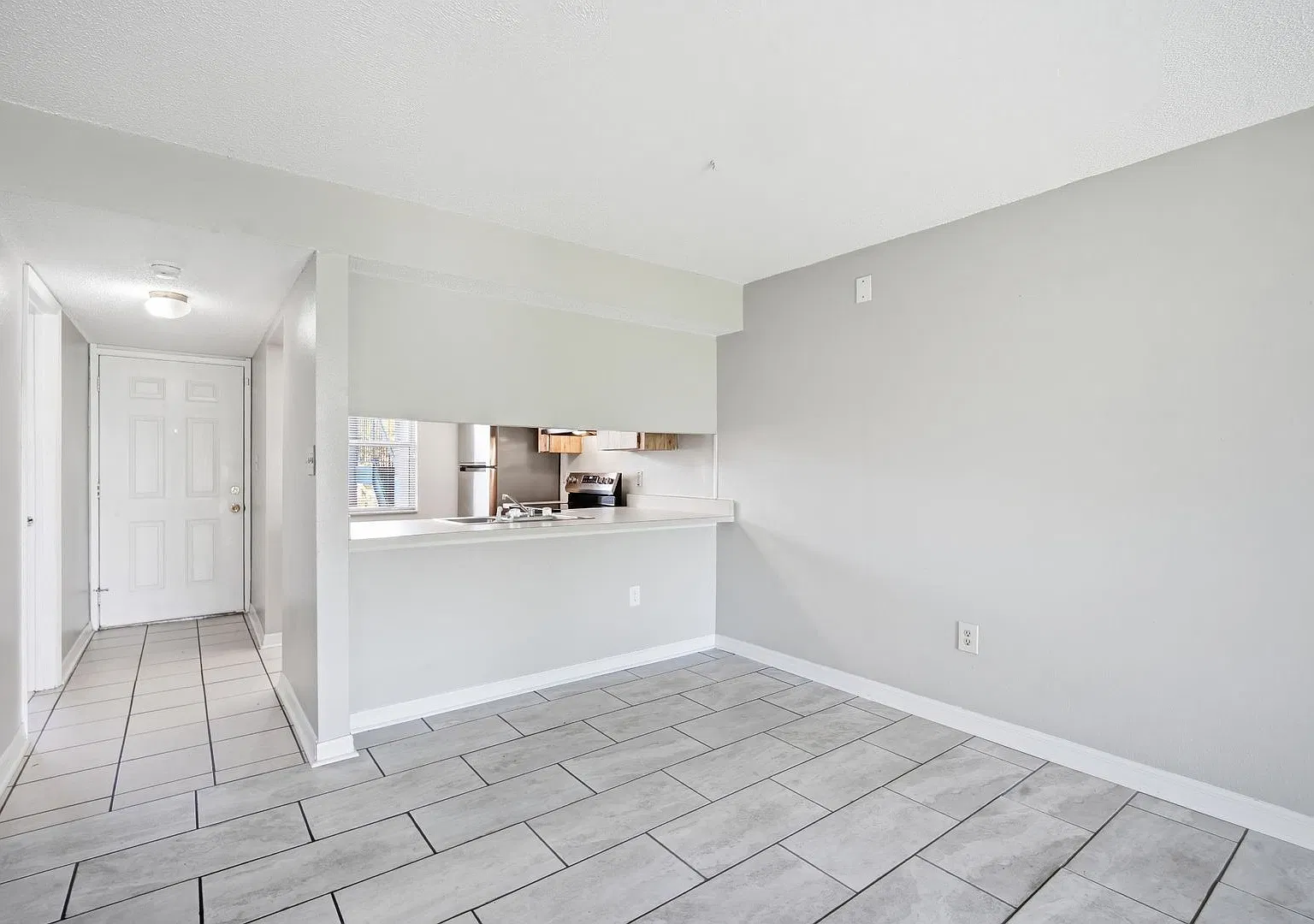Cute Condo Within Walking Distance To Usf — Photo 4