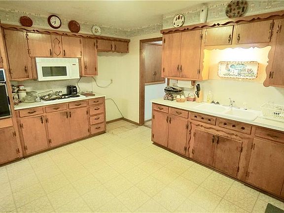 3rd image of 1205 Howard Dr