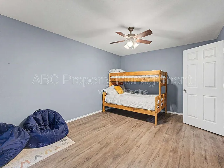 2 William Ln — Photo 15