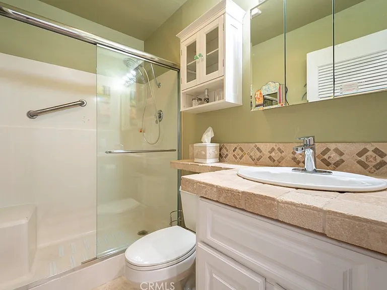 18011 Shoreview Cir — Photo 3