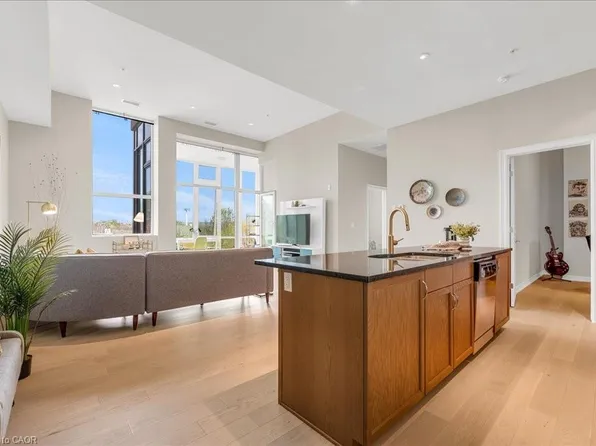 50 Murray St W #301, Hamilton, ON L8L 1B3