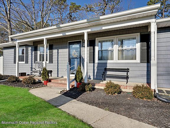 5th image of 402 Woodlawn Dr