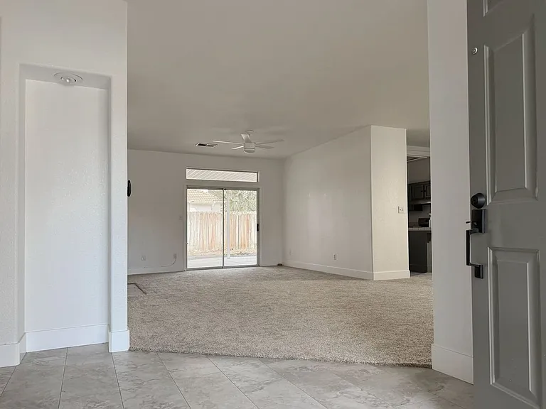 10616 Petalo Dr — Photo 2
