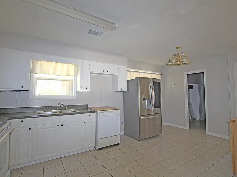 350 Westmont Dr — Photo 10