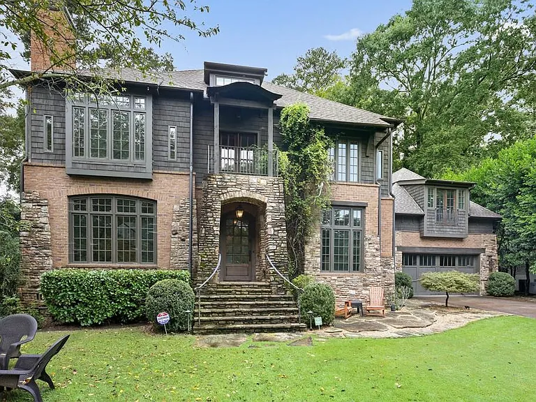 1692 Friar Tuck Rd NE — Photo 3