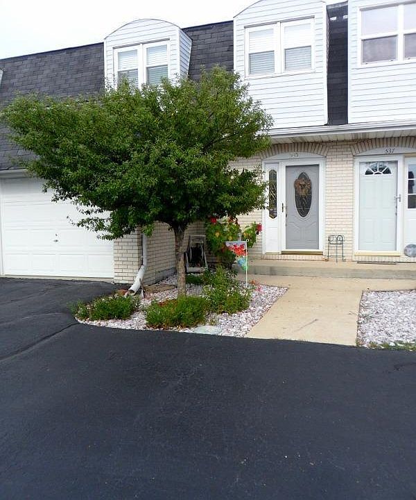 1st image of 535 Wellington Dr