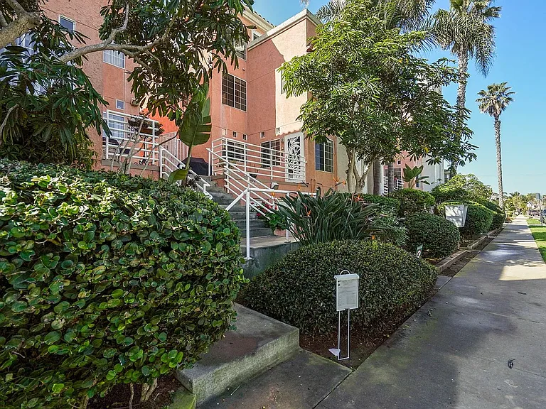 221 Donax Ave #11 — Photo 36