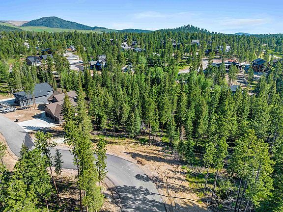 2nd image of 8 Trailside Ln