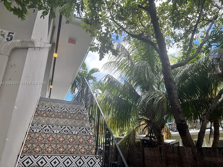7035 Rue Granville #3 — Photo 6