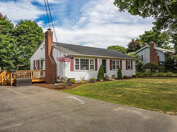3rd image of 15 Carmel Cir