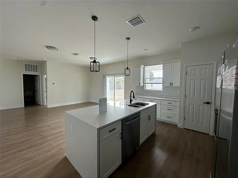 1323 E Derby Dr — Photo 8