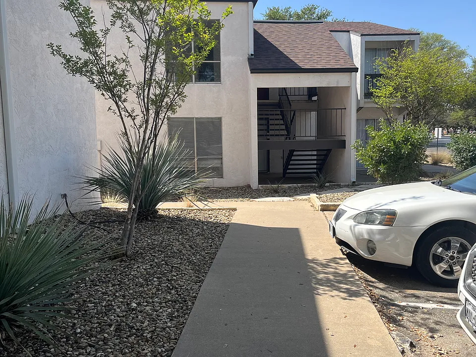 Oxford Court Apartments