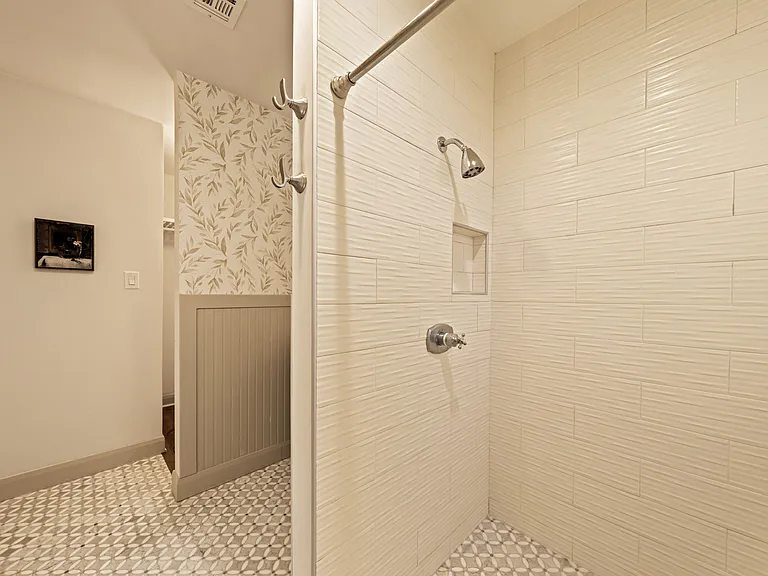 365 W Sierra Madre Blvd — Photo 32