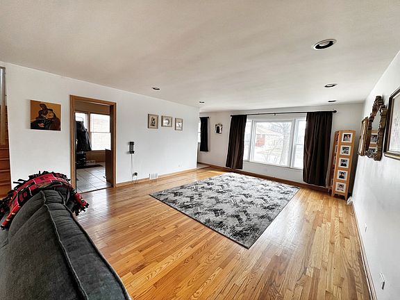 3rd image of 4948 N Nordica Ave