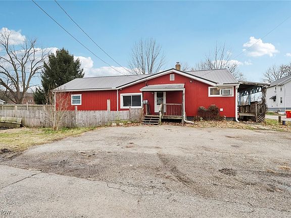 3rd image of 2736 Applehill Ave SE