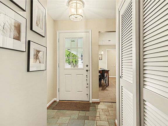 4th image of 91 Skyview Ln