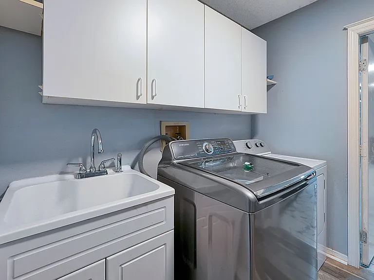 17 Wayland Pl — Photo 4