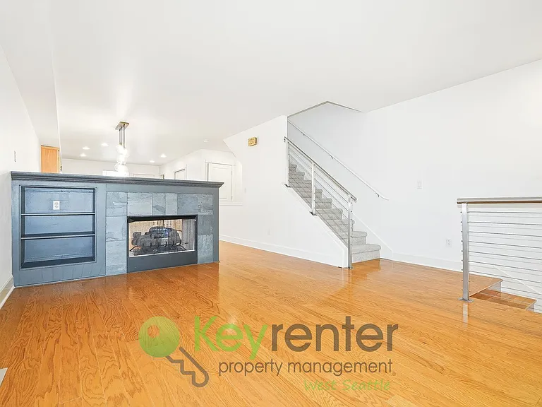2634 SW Myrtle St — Photo 3
