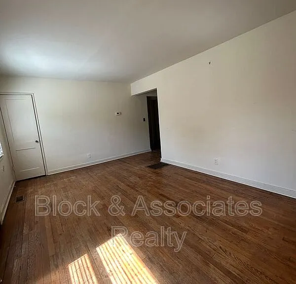 2509A Miller Park Cir — Photo 2