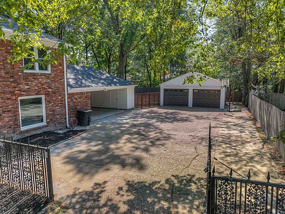 3rd image of 2119 Hickory Crest Dr