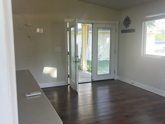 3rd image of 5221 McIntyre St #B